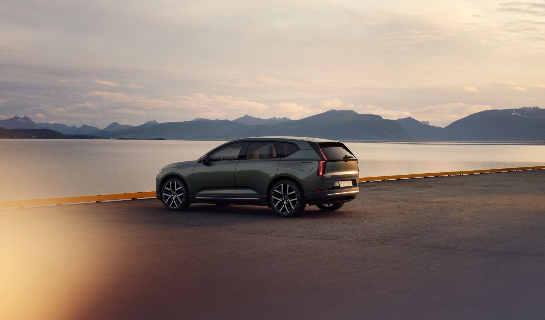 Descubre la evolución del Volvo XC60 al Volvo EX60: del SUV más vendido con tecnología híbrida a la nueva era eléctrica, segura y premium de Volvo.